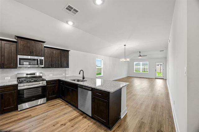 2225 W Post Oak Circle, Dayton, TX 77535