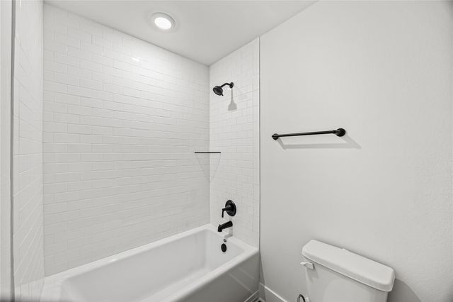 2225 W Post Oak Circle, Dayton, TX 77535