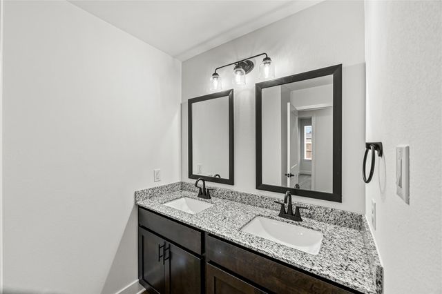 2225 W Post Oak Circle, Dayton, TX 77535