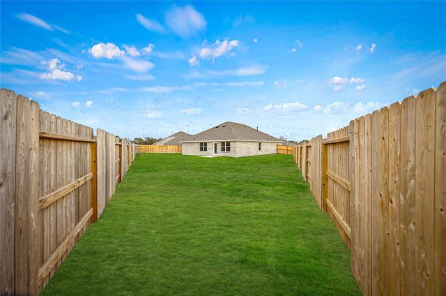 2225 W Post Oak Circle, Dayton, TX 77535