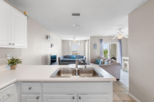 8436 Gulf Boulevard UNIT 423, Navarre, FL 32566