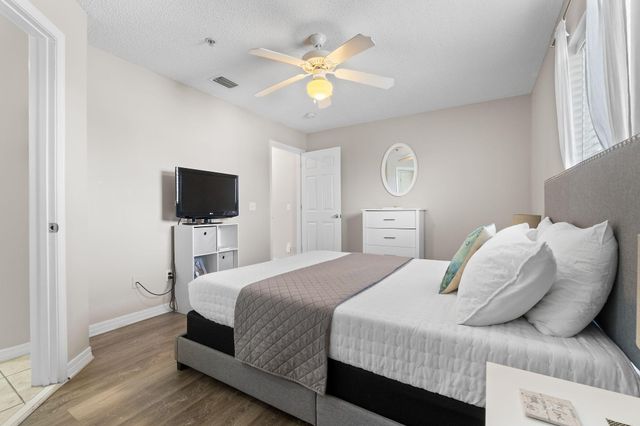 8436 Gulf Boulevard UNIT 423, Navarre, FL 32566