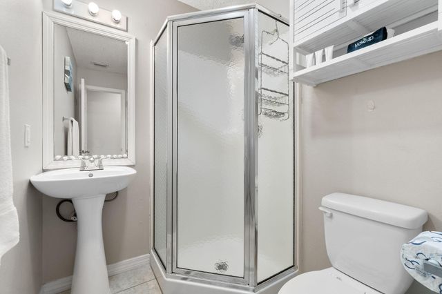 8436 Gulf Boulevard UNIT 423, Navarre, FL 32566