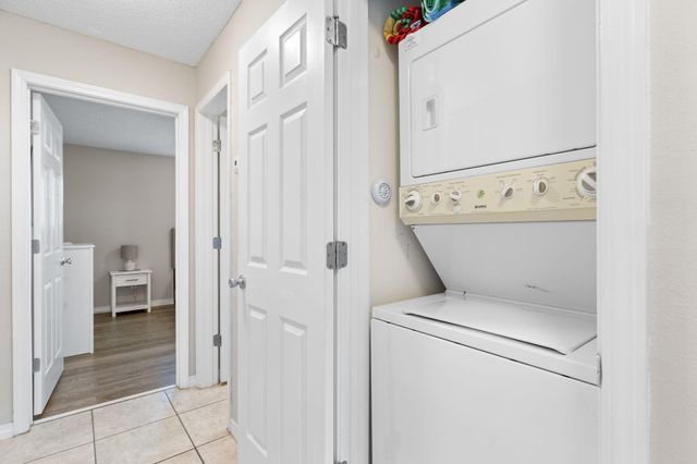 8436 Gulf Boulevard UNIT 423, Navarre, FL 32566