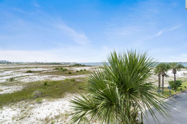 8436 Gulf Boulevard UNIT 423, Navarre, FL 32566