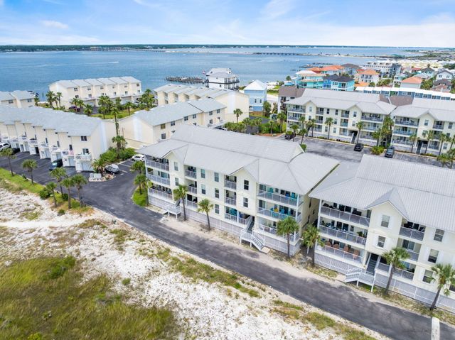 8436 Gulf Boulevard UNIT 423, Navarre, FL 32566