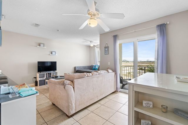 8436 Gulf Boulevard UNIT 423, Navarre, FL 32566