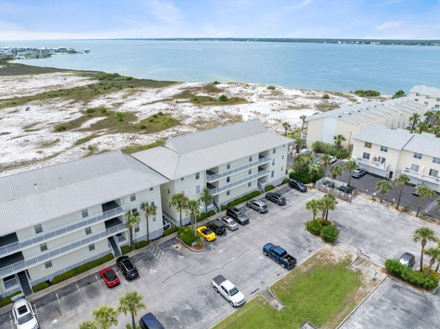 8436 Gulf Boulevard UNIT 423, Navarre, FL 32566