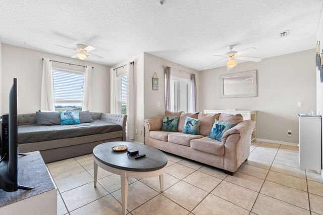 8436 Gulf Boulevard UNIT 423, Navarre, FL 32566