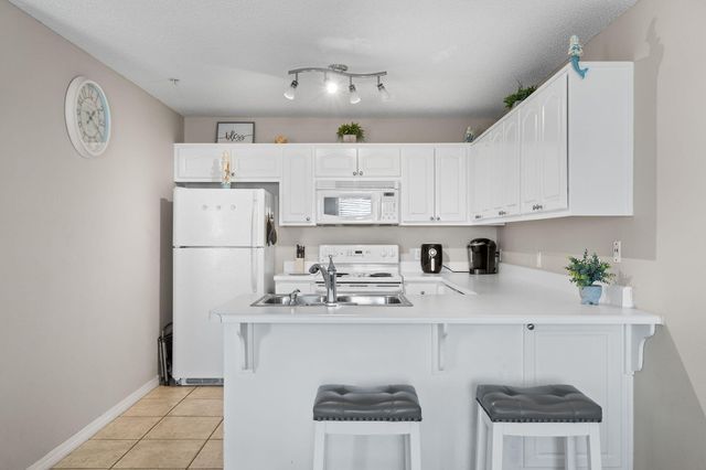 8436 Gulf Boulevard UNIT 423, Navarre, FL 32566