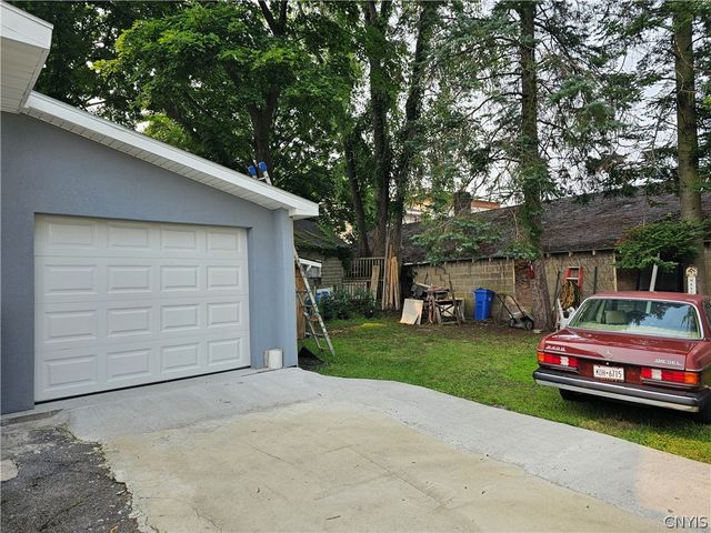 1102 Oak Street, Utica, NY 13502