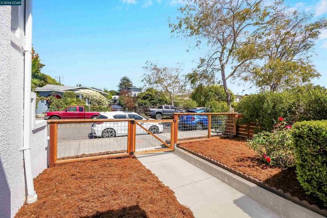 1300 Kains Ave, Berkeley, CA 94702