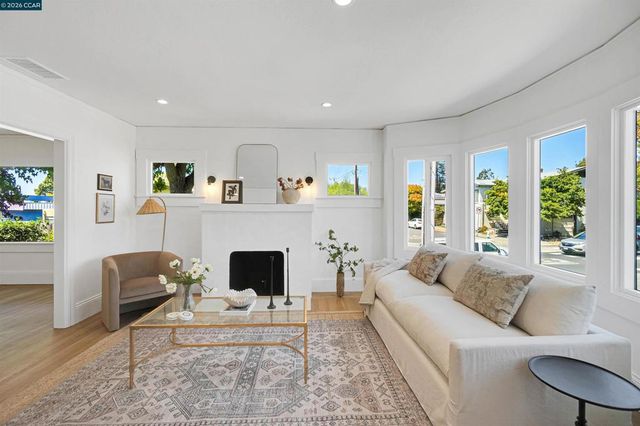 1300 Kains Ave, Berkeley, CA 94702