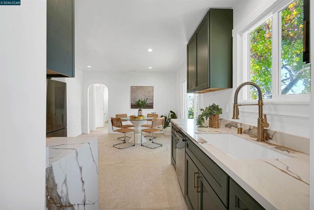 1300 Kains Ave, Berkeley, CA 94702