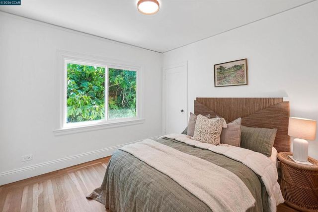 1300 Kains Ave, Berkeley, CA 94702