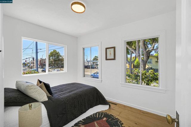 1300 Kains Ave, Berkeley, CA 94702