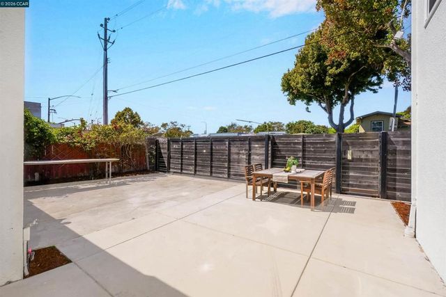 1300 Kains Ave, Berkeley, CA 94702