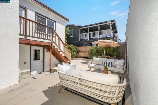 1300 Kains Ave, Berkeley, CA 94702