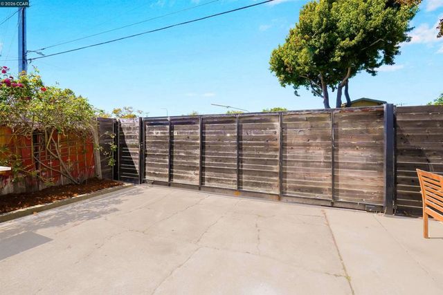 1300 Kains Ave, Berkeley, CA 94702