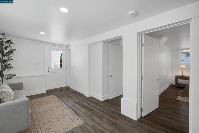 1300 Kains Ave, Berkeley, CA 94702