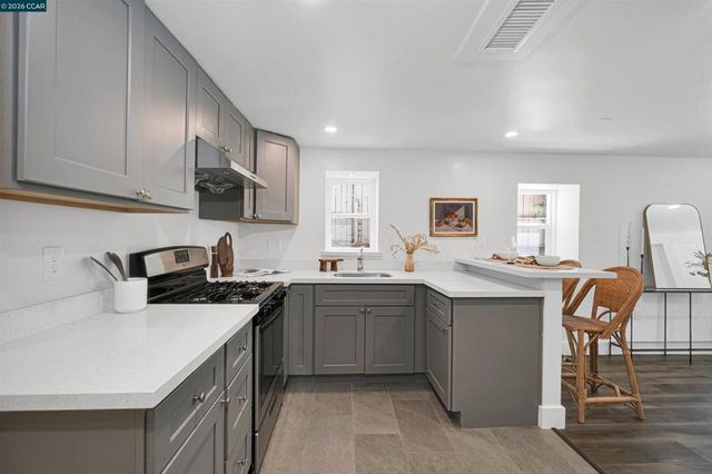 1300 Kains Ave, Berkeley, CA 94702