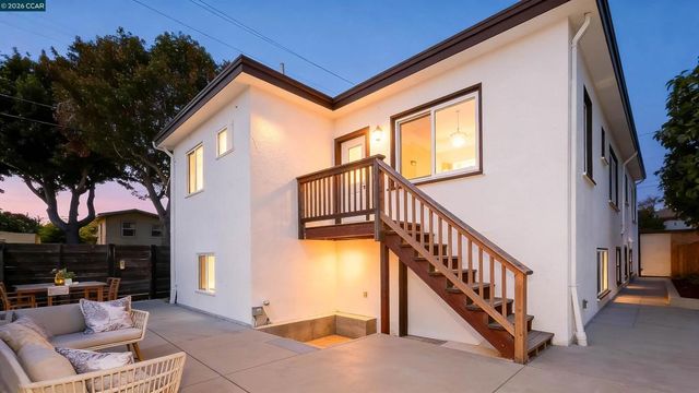 1300 Kains Ave, Berkeley, CA 94702