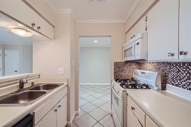 7920 Rockwood LN 203, Austin, TX 78757