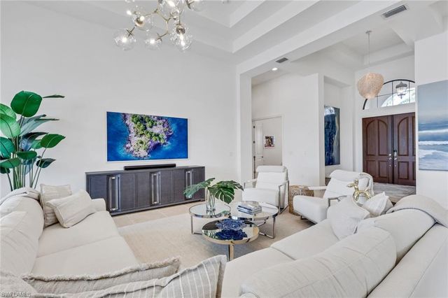 6685 Costa CIR, Naples, FL 34113