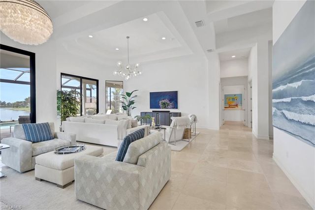 6685 Costa CIR, Naples, FL 34113