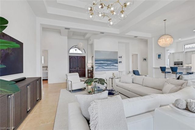 6685 Costa CIR, Naples, FL 34113