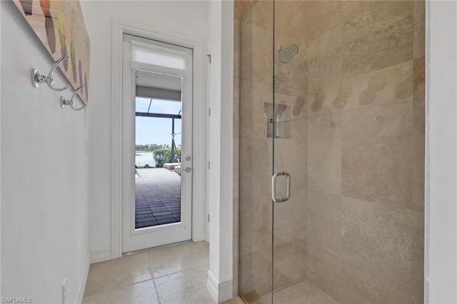 6685 Costa CIR, Naples, FL 34113