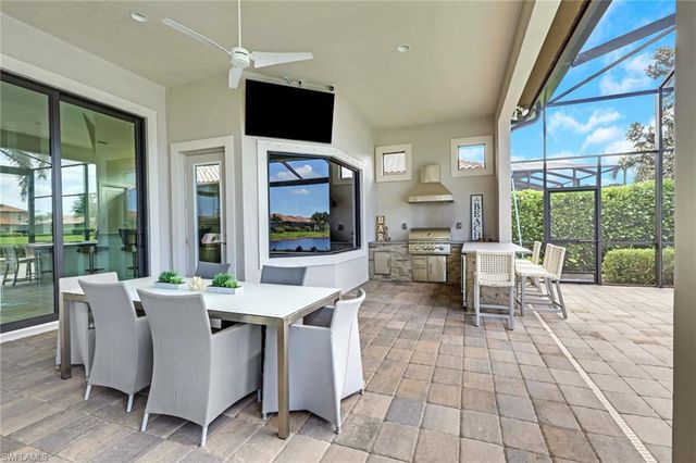 6685 Costa CIR, Naples, FL 34113