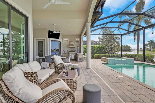 6685 Costa CIR, Naples, FL 34113