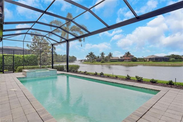 6685 Costa CIR, Naples, FL 34113