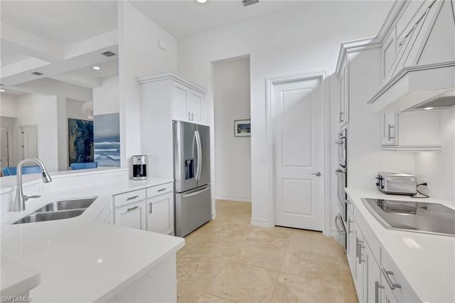 6685 Costa CIR, Naples, FL 34113