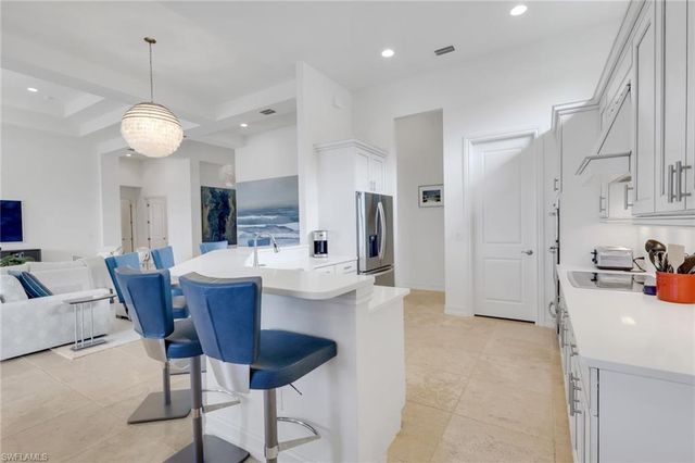6685 Costa CIR, Naples, FL 34113