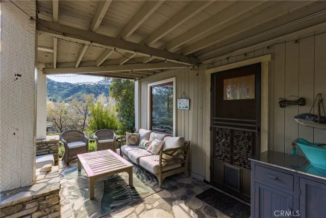 2305 Sugarloaf Drive, Agoura Hills, CA 91301