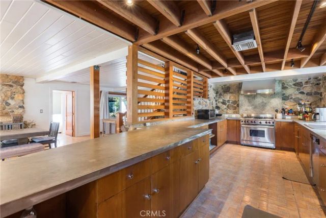 2305 Sugarloaf Drive, Agoura Hills, CA 91301