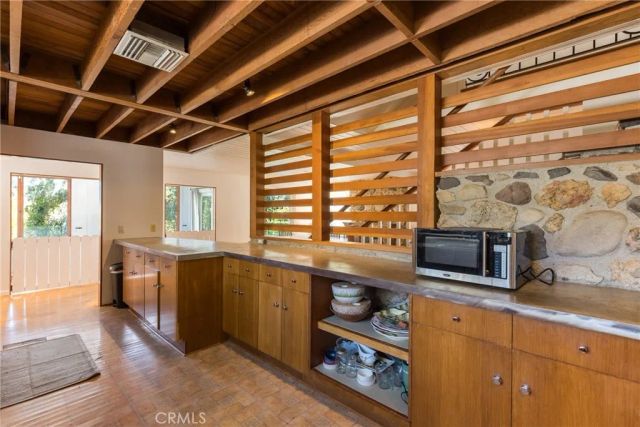 2305 Sugarloaf Drive, Agoura Hills, CA 91301
