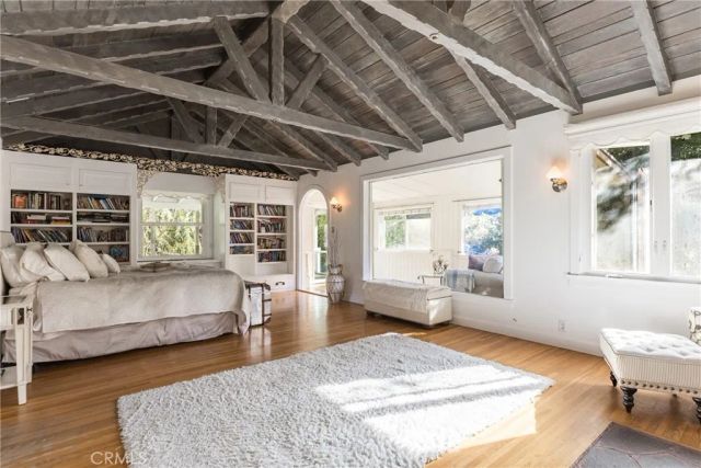 2305 Sugarloaf Drive, Agoura Hills, CA 91301