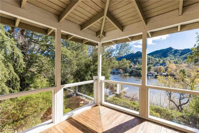 2305 Sugarloaf Drive, Agoura Hills, CA 91301