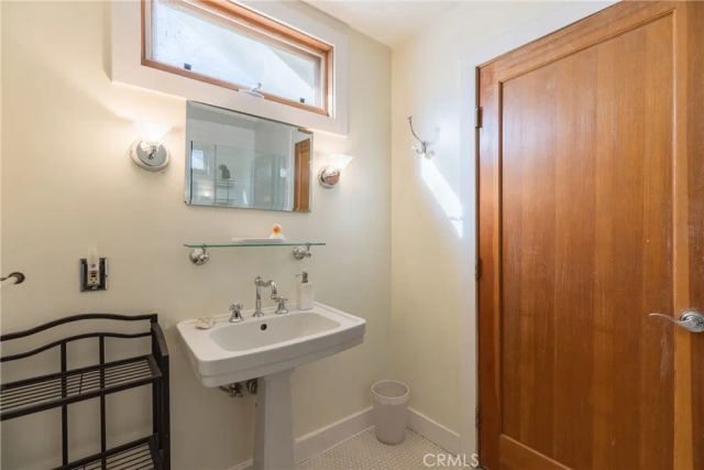 2305 Sugarloaf Drive, Agoura Hills, CA 91301