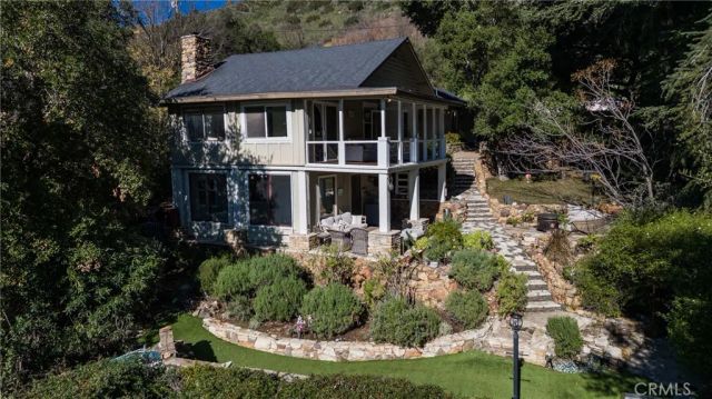 2305 Sugarloaf Drive, Agoura Hills, CA 91301