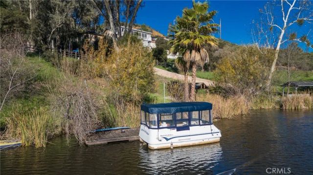 2305 Sugarloaf Drive, Agoura Hills, CA 91301