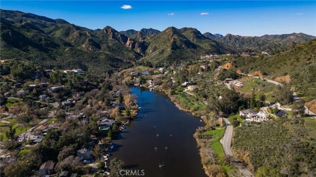 2305 Sugarloaf Drive, Agoura Hills, CA 91301