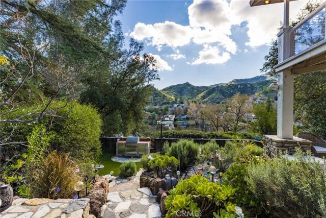 2305 Sugarloaf Drive, Agoura Hills, CA 91301