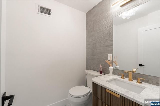 517 Park Street, Montclair, NJ 07043