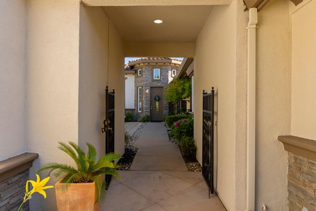 832 Royal Troon Pl, El Dorado Hills, CA 95762