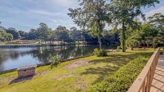 645 Carr Drive, Niceville, FL 32578