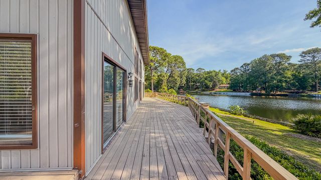 645 Carr Drive, Niceville, FL 32578